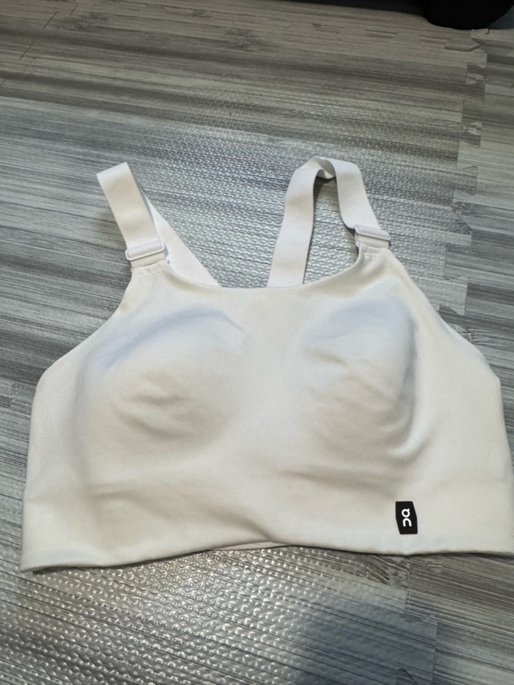 On Running Cream Seamless Supportive Sports Bra